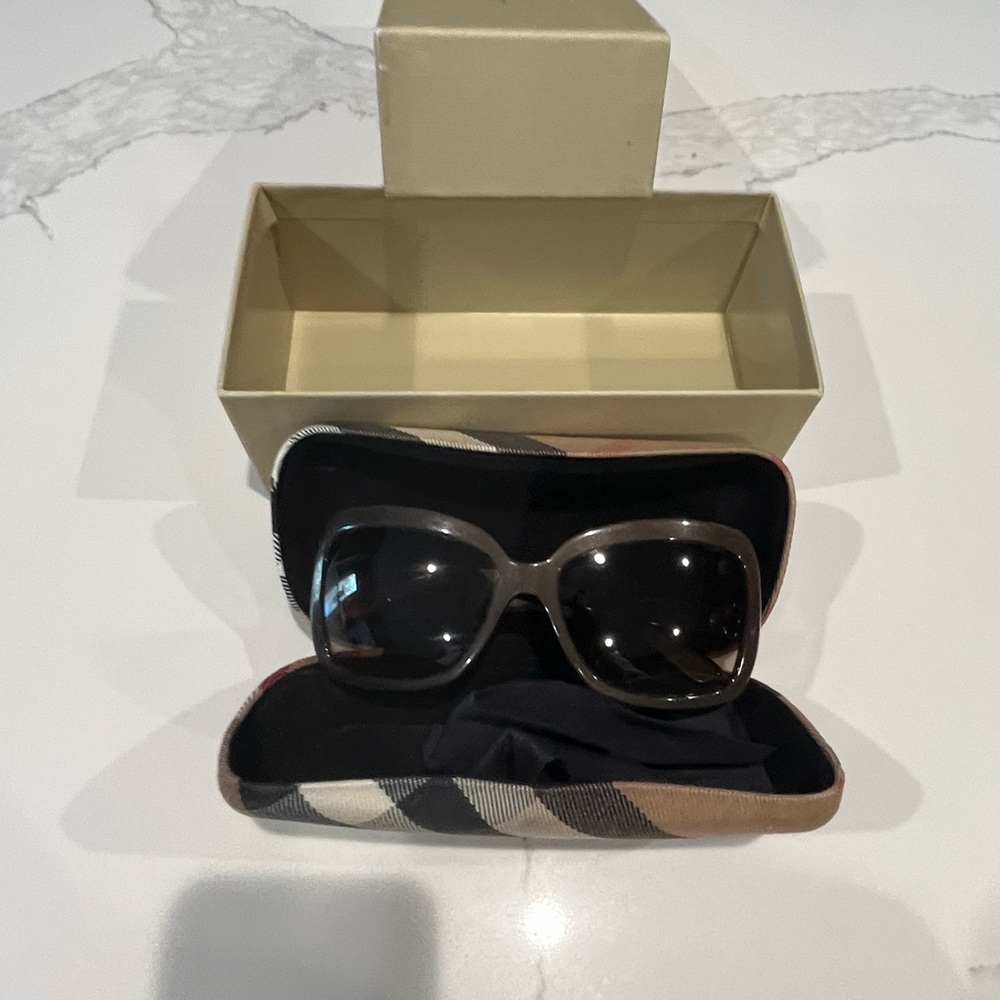 Burberry Vintage 90s Women’s Brown Sunglasses